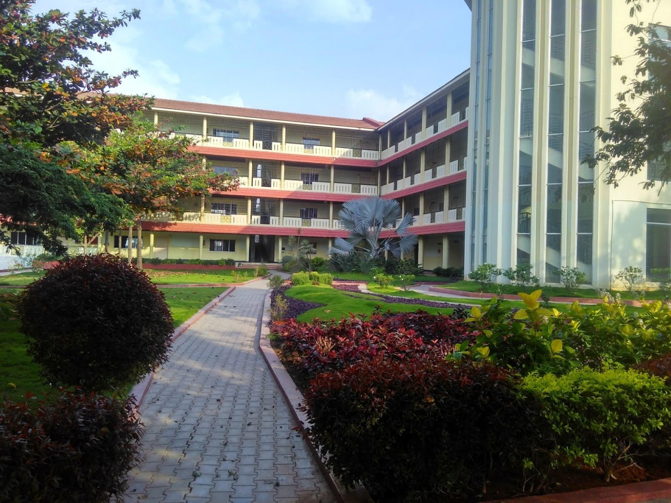Lake Montfort School - KR Puram