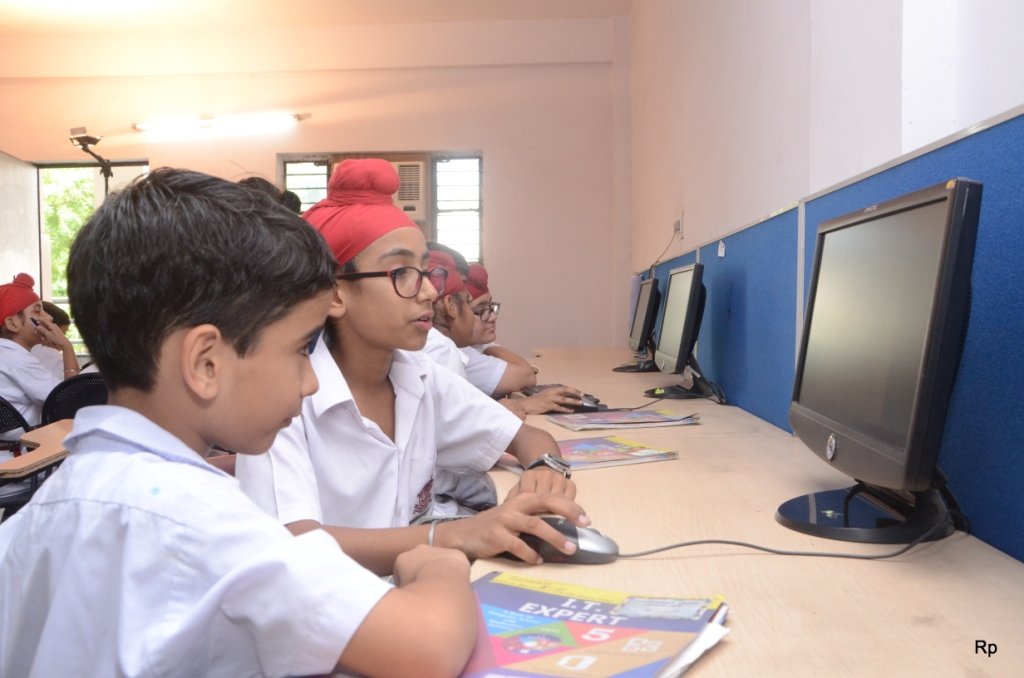 Guru Nanak Public School - Punjabi Bagh
