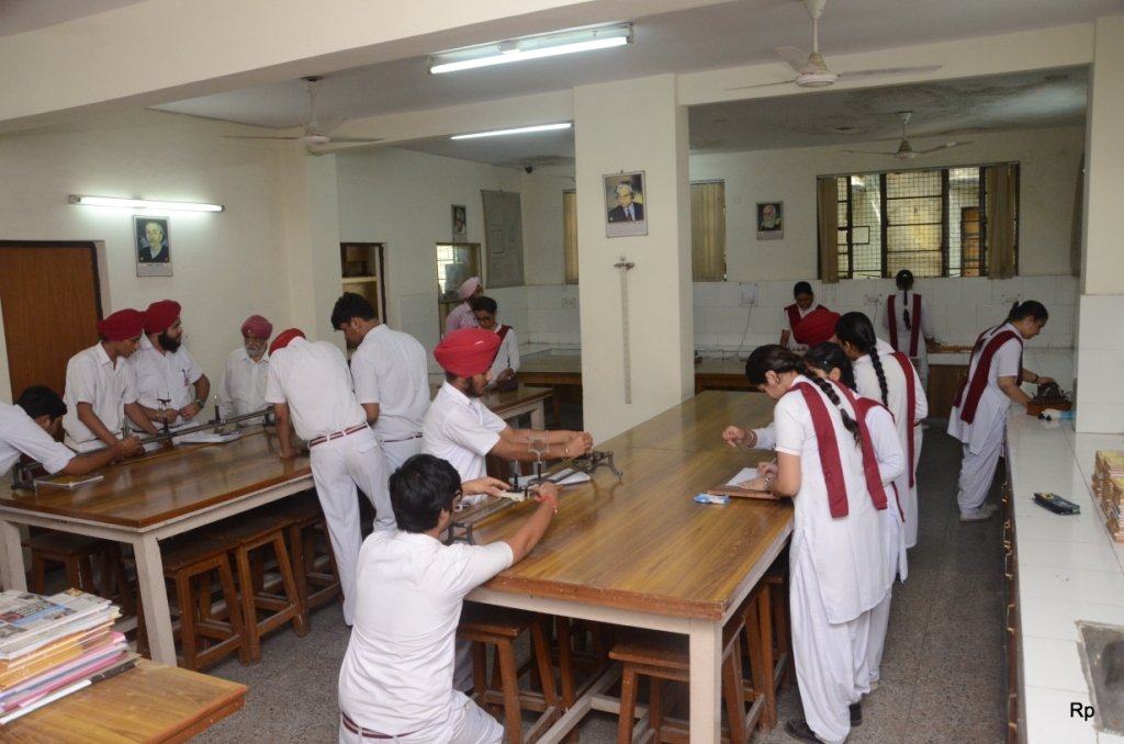 Guru Nanak Public School - Punjabi Bagh