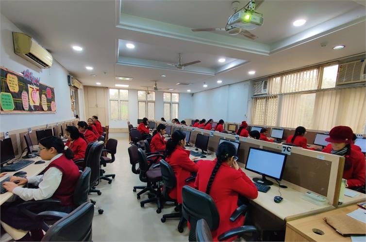 Queen's Valley School - Dwarka