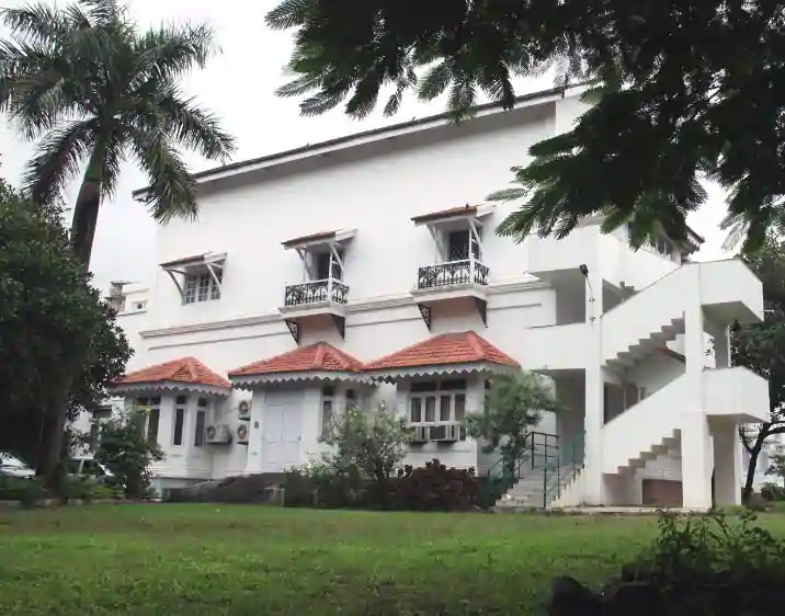 Bai Avabai Framji Petit Girls' High School - Pali Hill