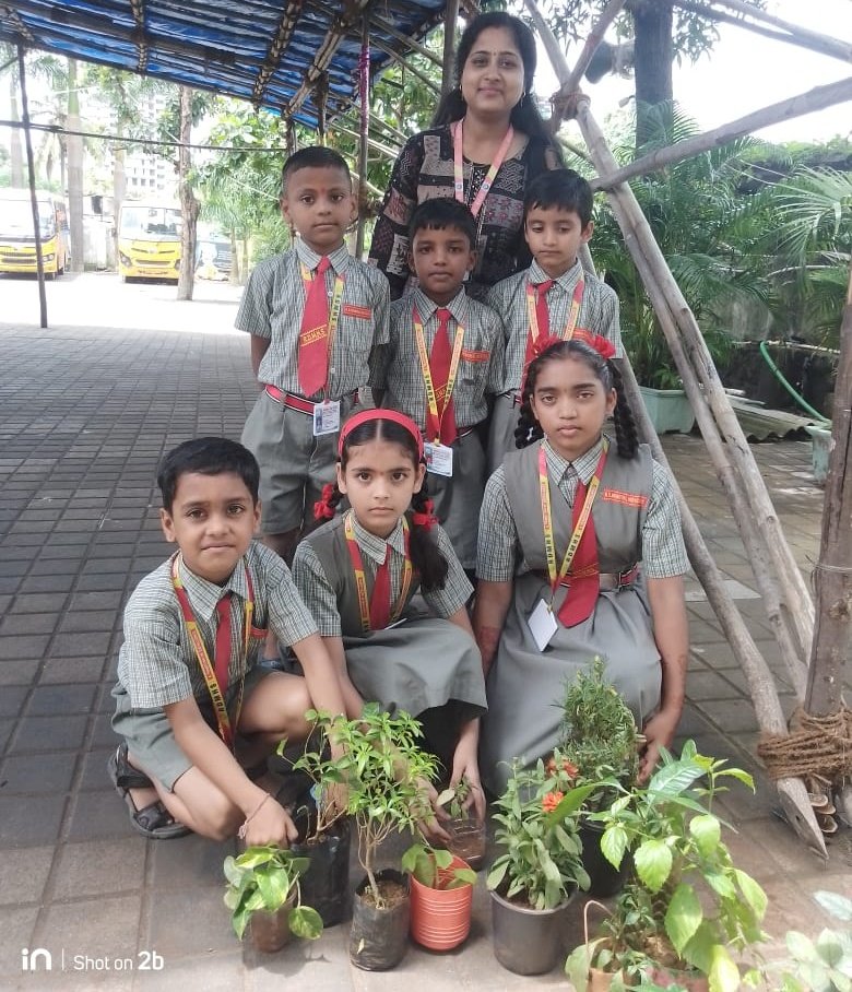 R D Memorial High School - Naigaon East