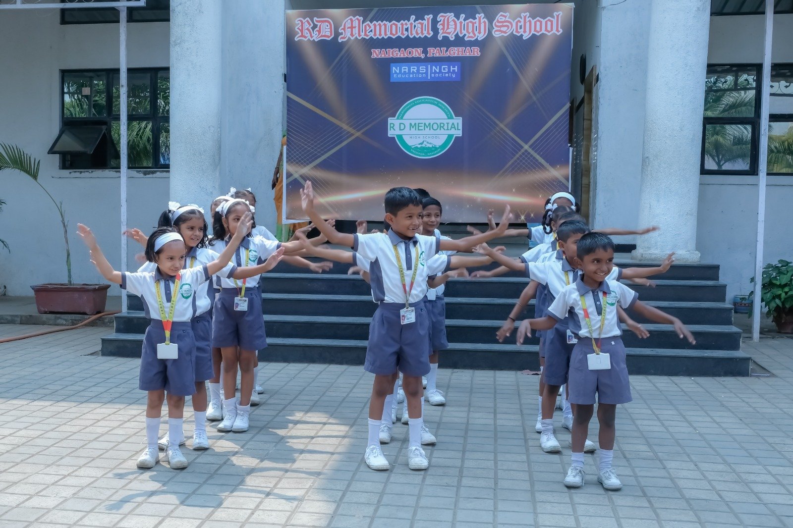R D Memorial High School - Naigaon East