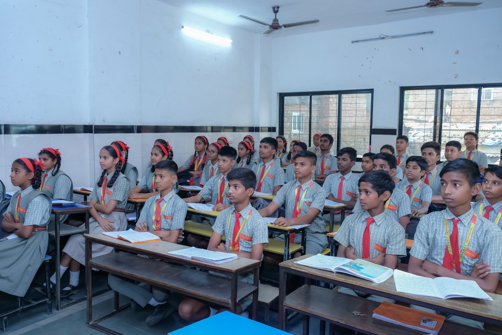 R D Memorial High School - Naigaon East