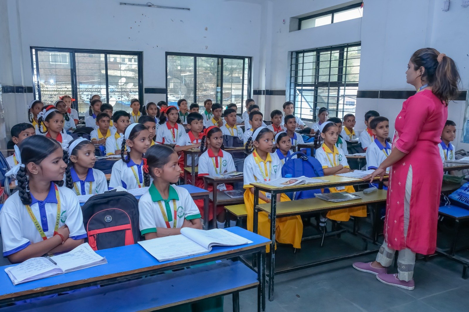R D Memorial High School - Naigaon East