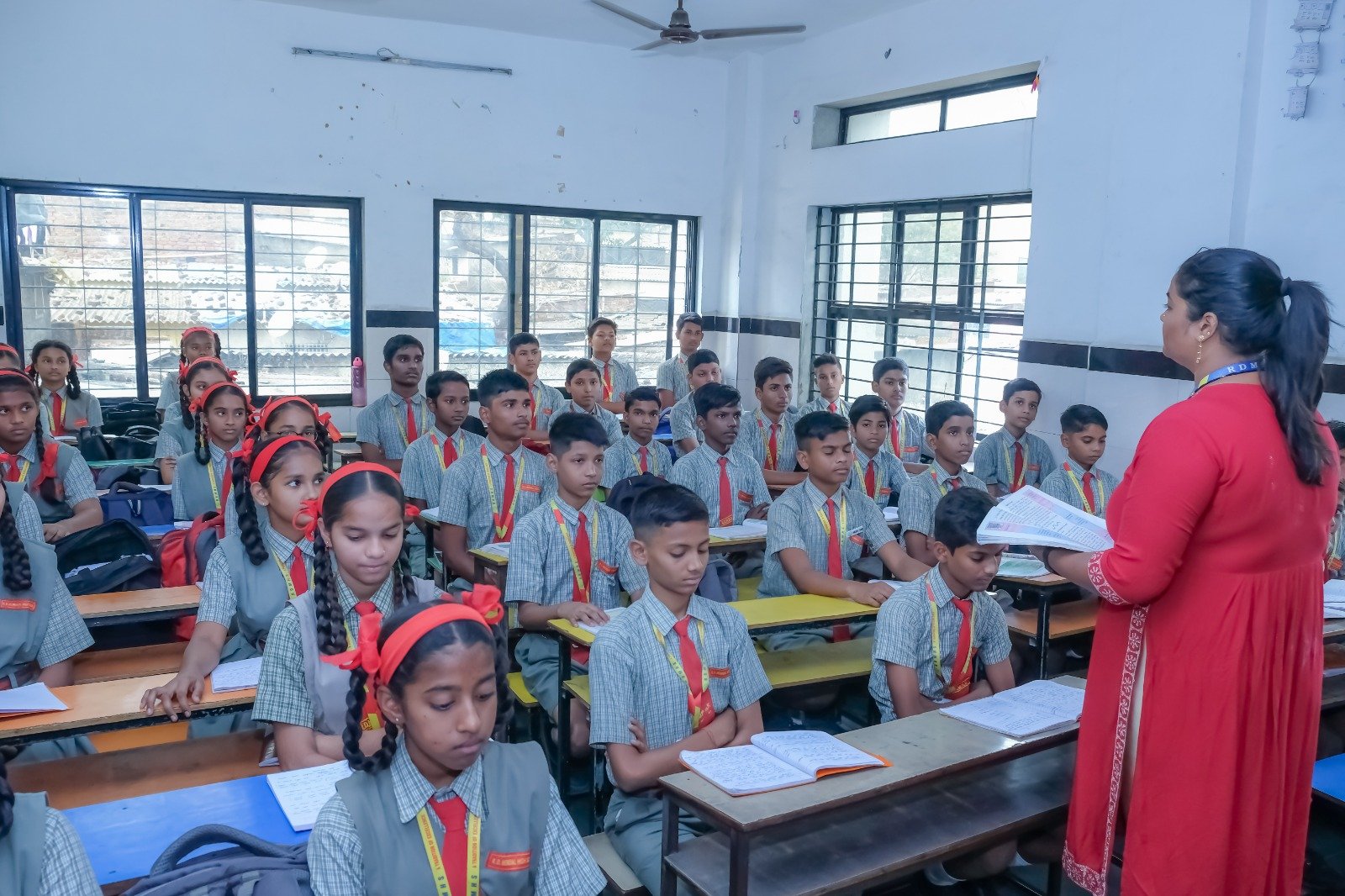 R D Memorial High School - Naigaon East