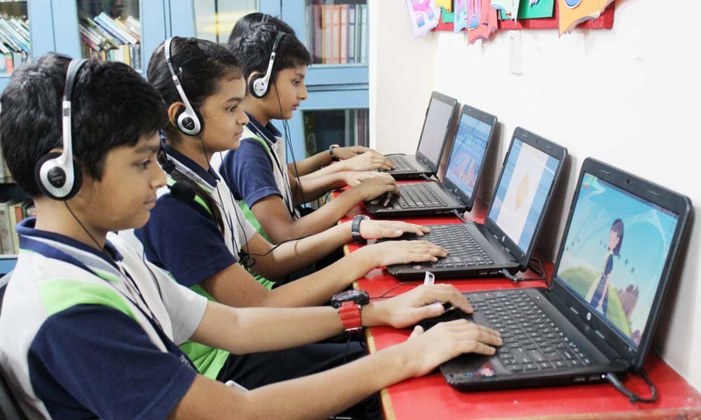 Universal High School - Dahisar - Dahisar
