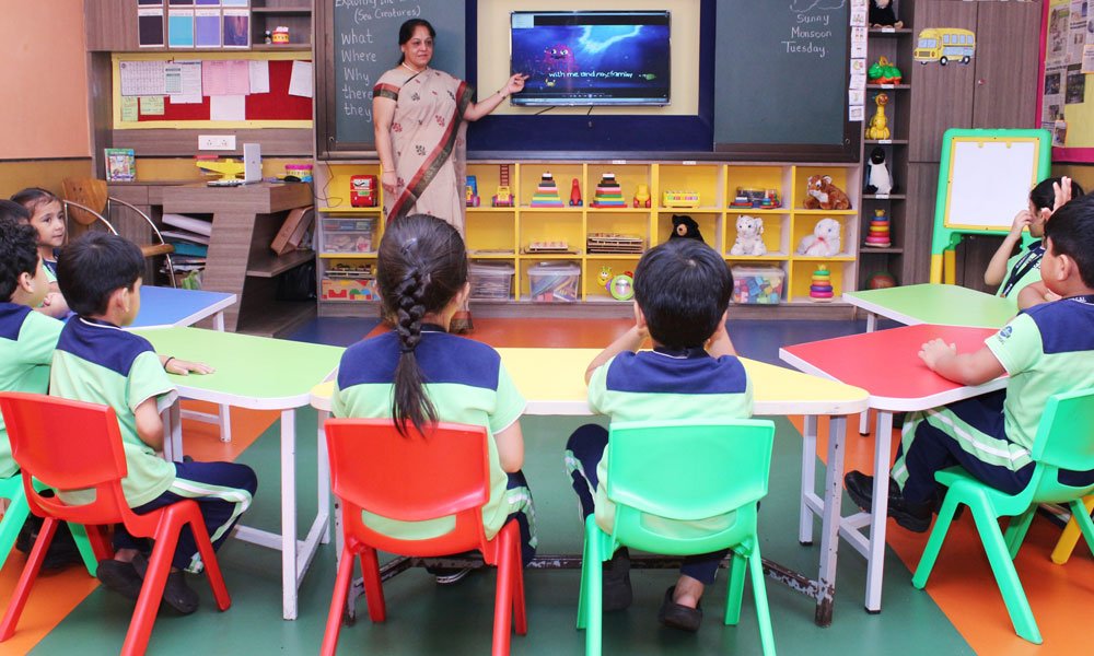 Universal High School - Dahisar - Dahisar