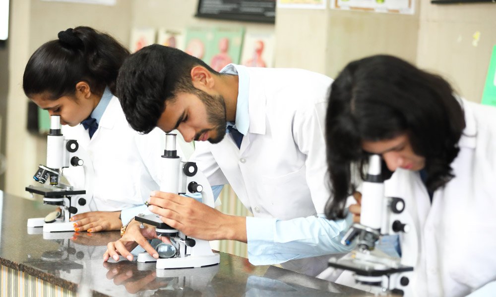 Universal High School - Thane West