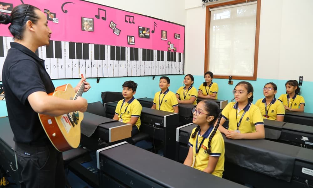 Universal School - Tardeo