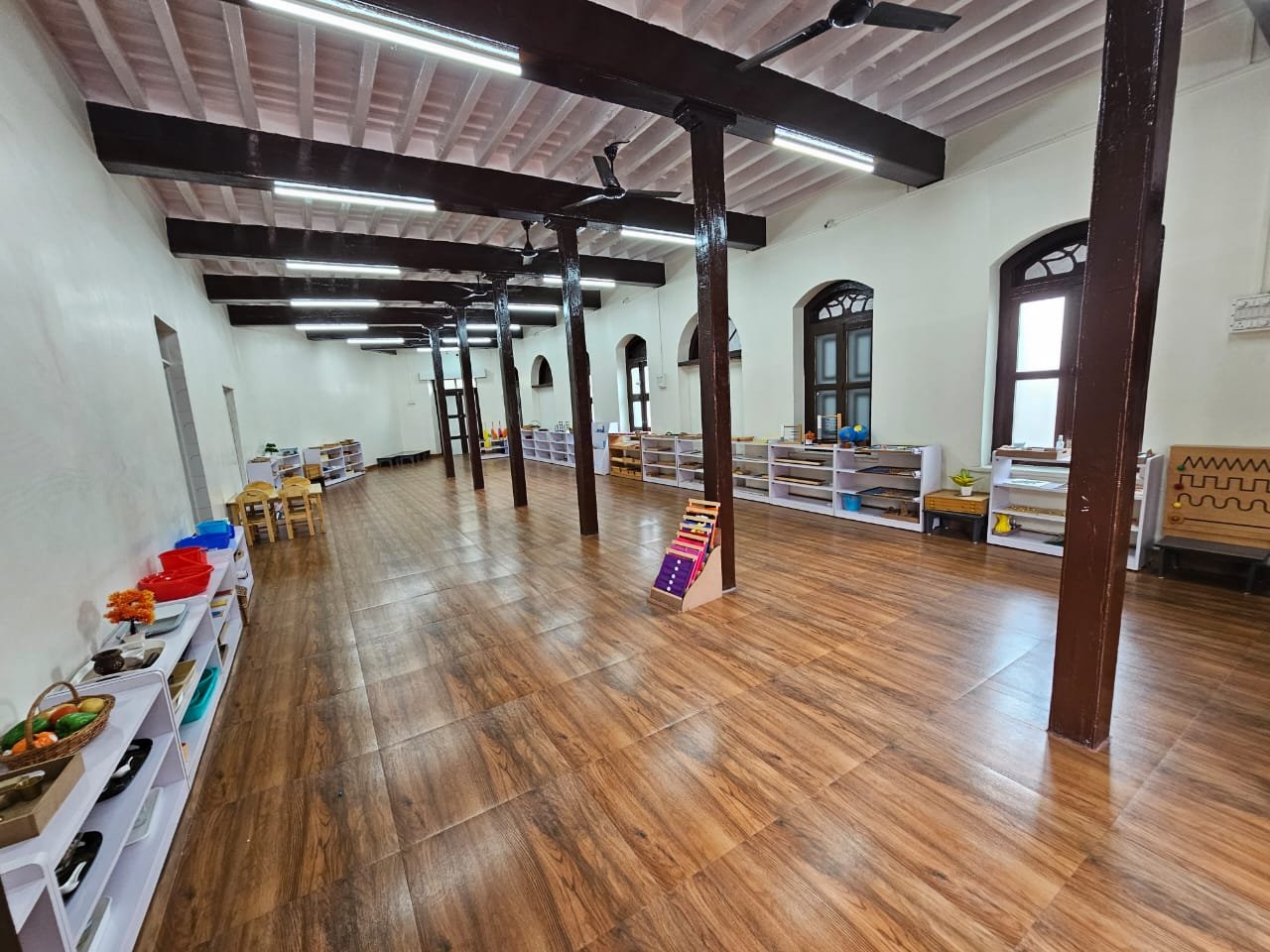 THE SCHOOL OF MONTESSORI - Solapur Bazar,Camp